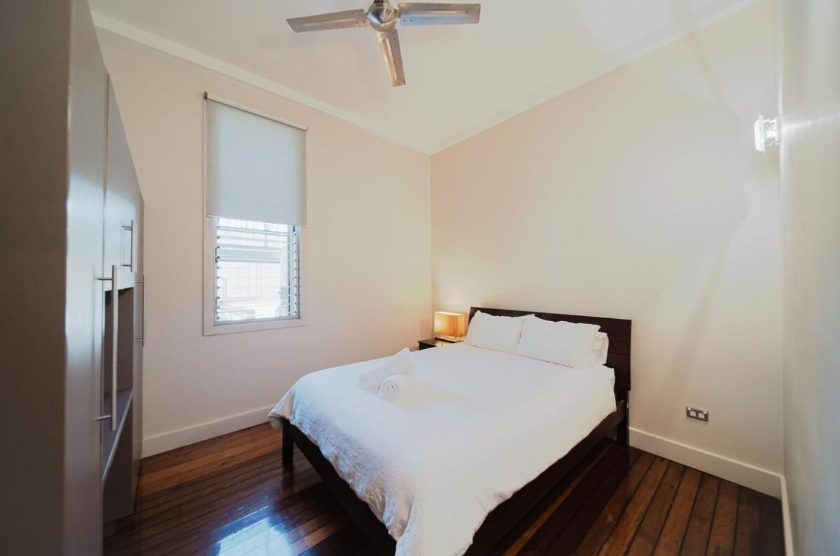 Flinders 2 Bed Unit Strand! Apartment Townsville