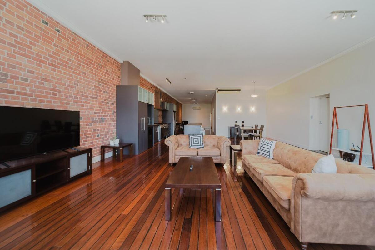 Flinders 2 Bed Unit Strand! Townsville