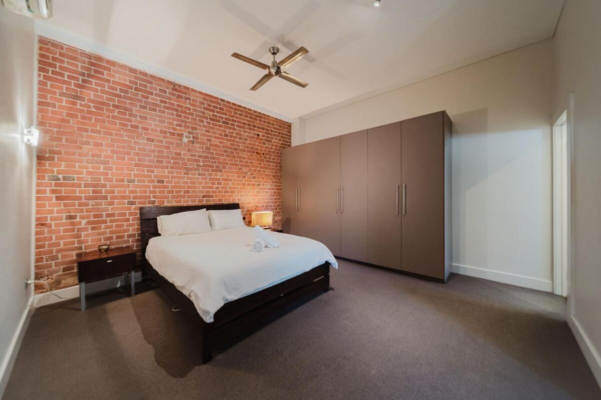 Flinders 2 Bed Unit Strand! * Townsville