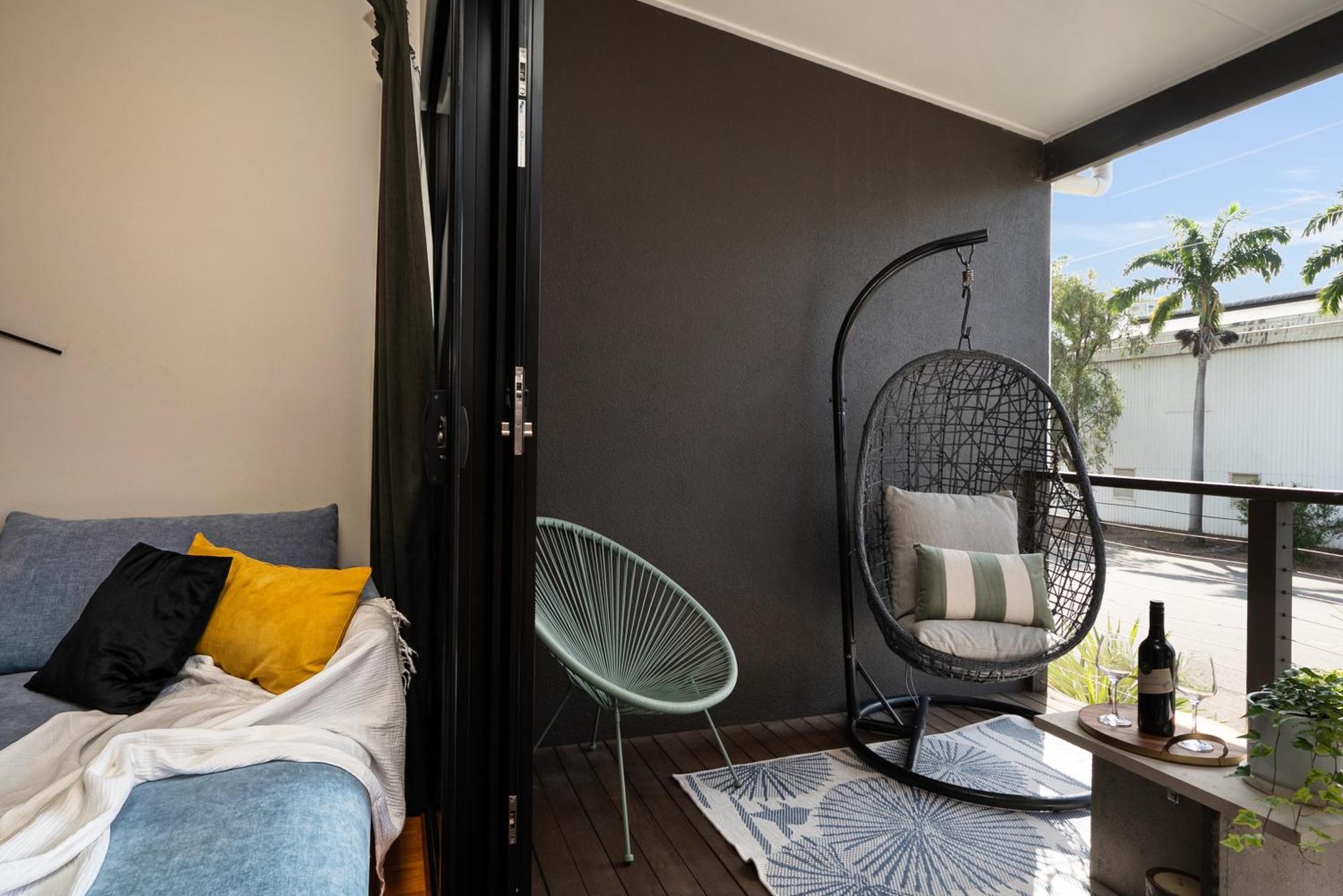 Apartment Hip Fringe Living - *