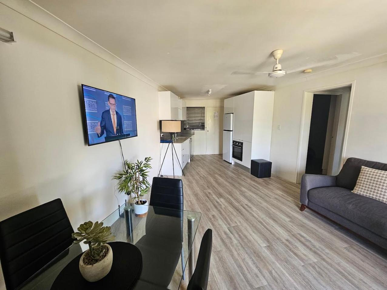 Apartment Residential Two-bedroom Unit On The Strand, Self-check In, Wi-fi *