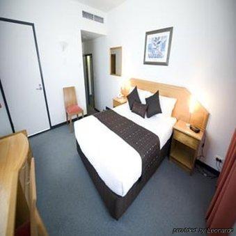 Madison Plaza Hotel