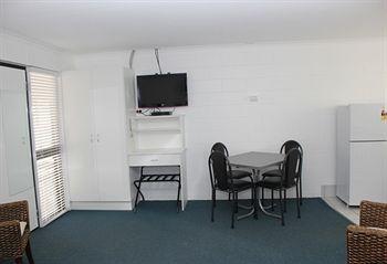 Holiday Aparthotel 3*