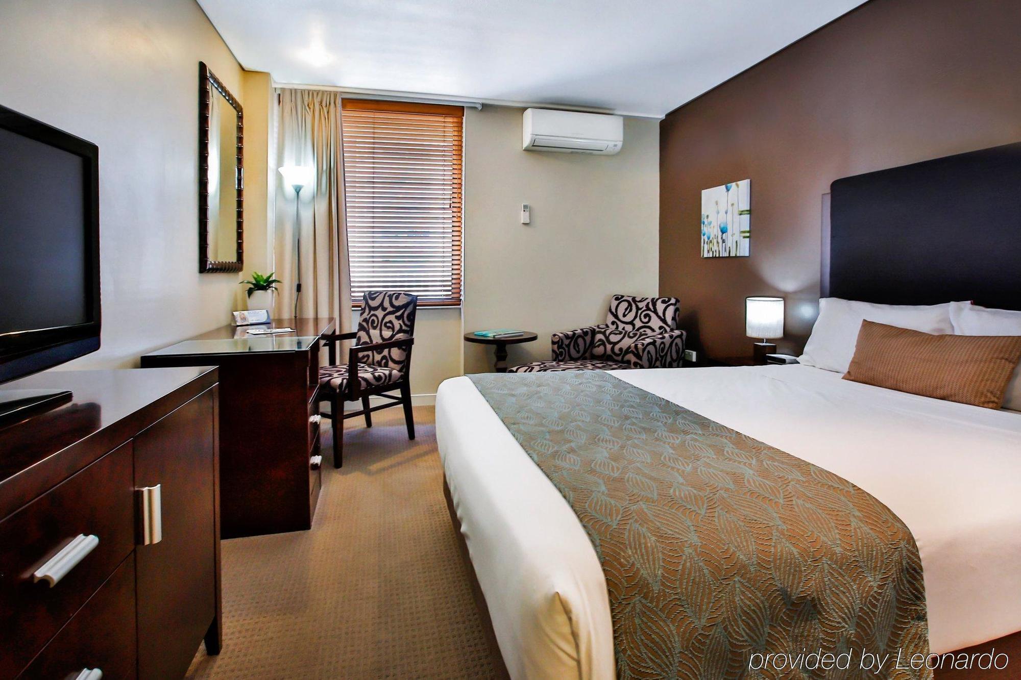 Hotel Madison Plaza