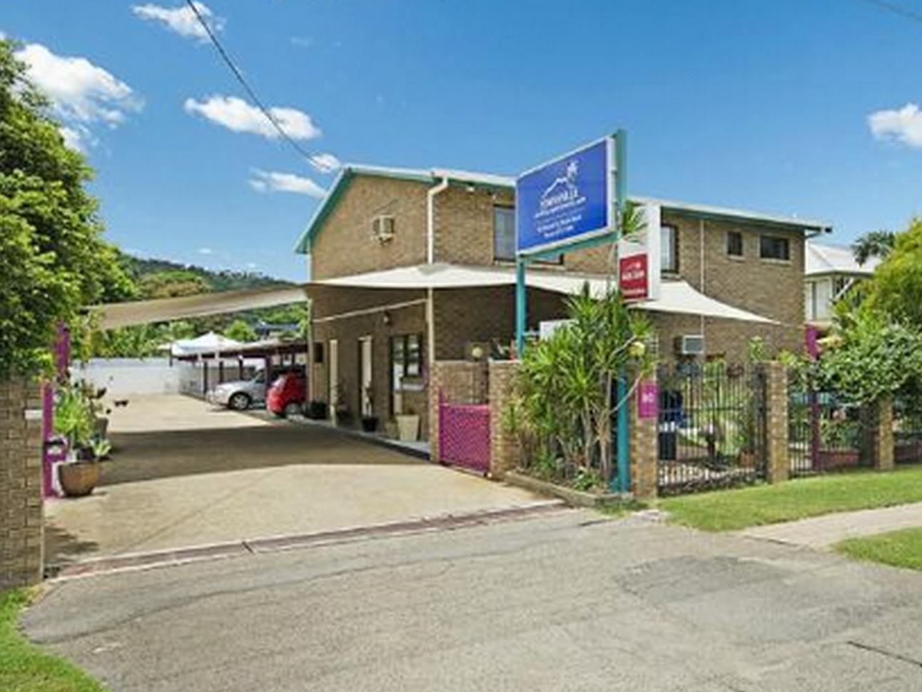 Holiday Aparthotel 3*