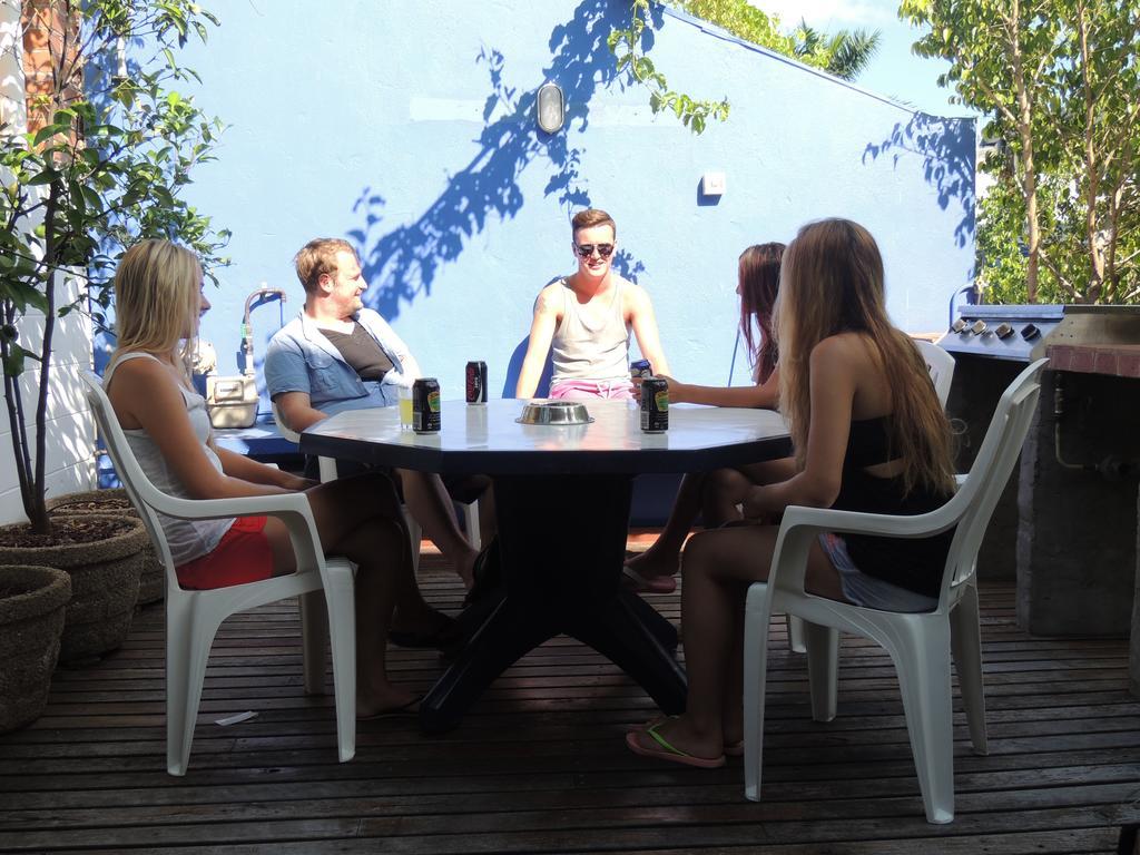 Hostel Reef Backpackers *
