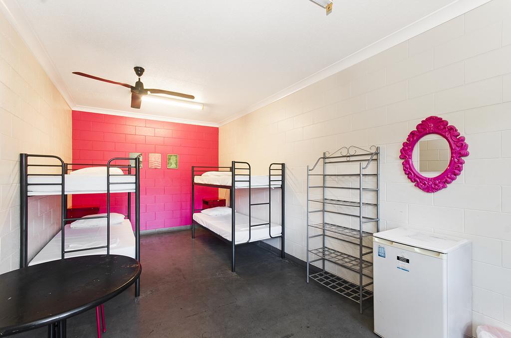 Adventurers Backpackers Hostel *