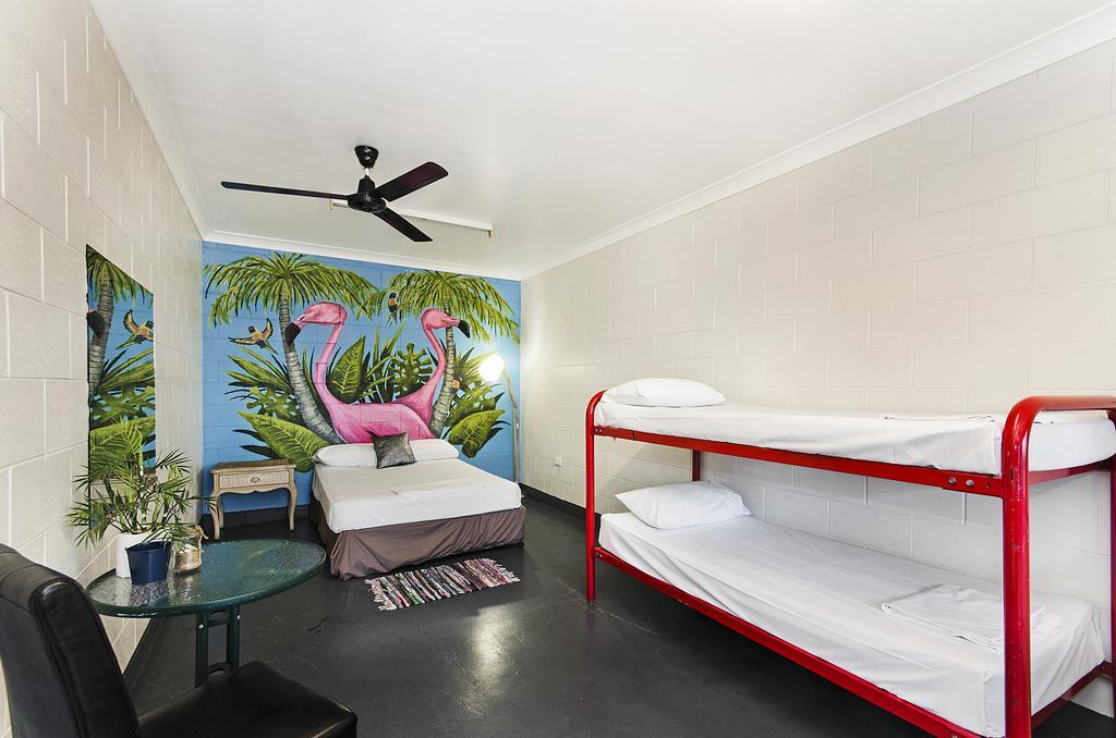 Adventurers Backpackers Hostel *