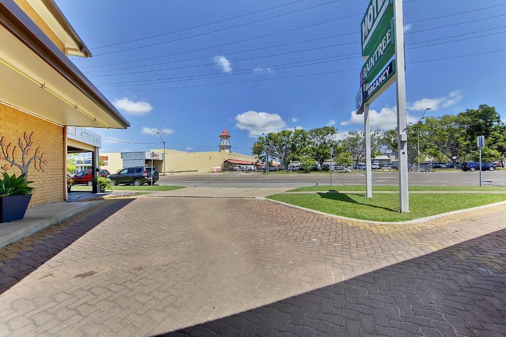 Raintree Motel