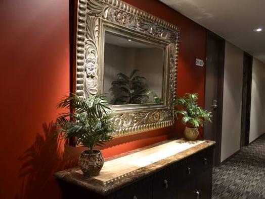 Madison Plaza Hotel 4*