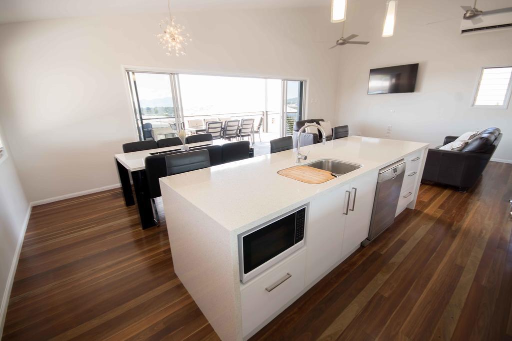 Modern Luxury Ocean Views Holiday home *