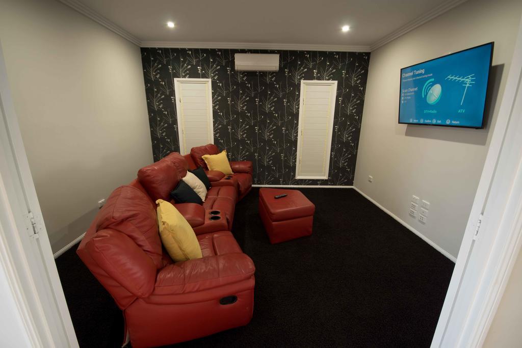 Modern Luxury Ocean Views Holiday home Townsville