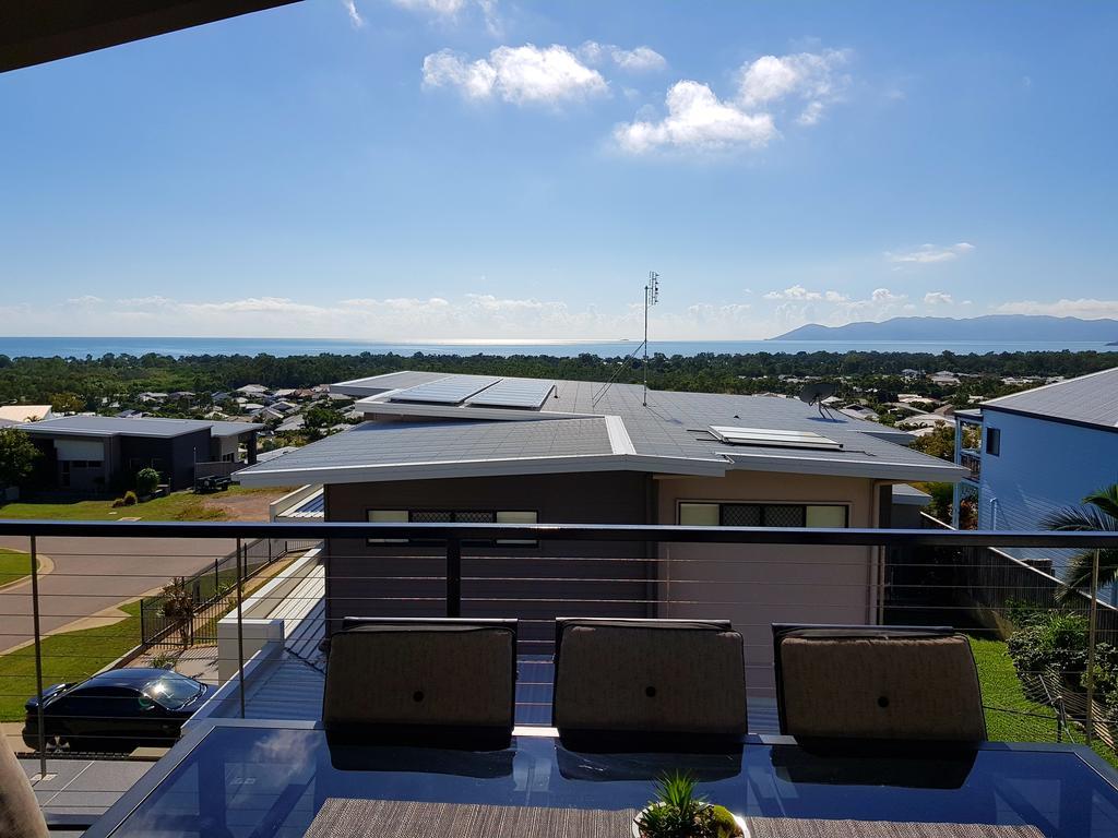 Modern Luxury Ocean Views Holiday home Townsville