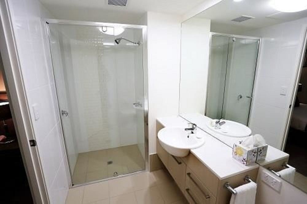 Central Kensington Apartments 4*