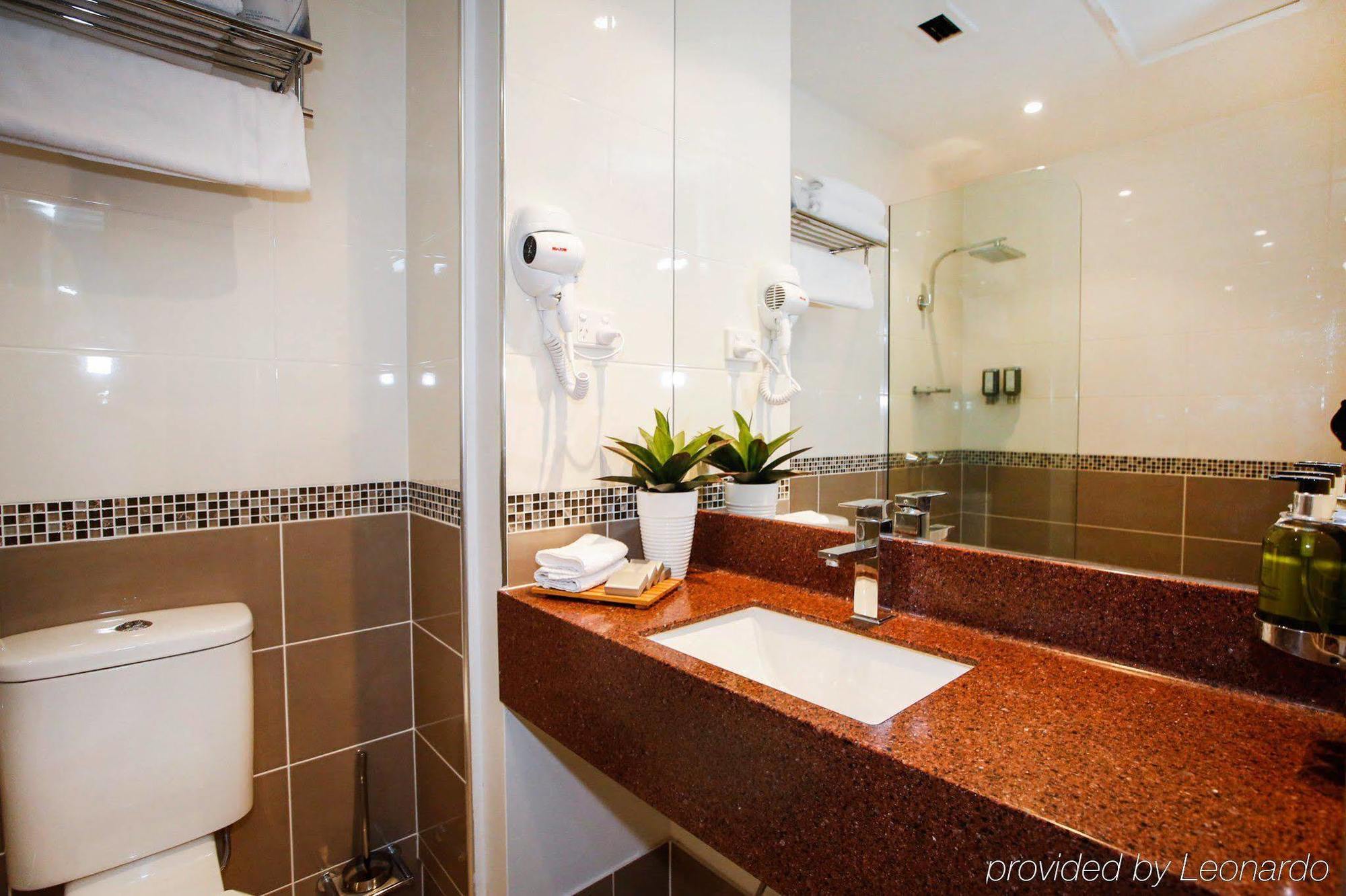 Madison Plaza Hotel 4*