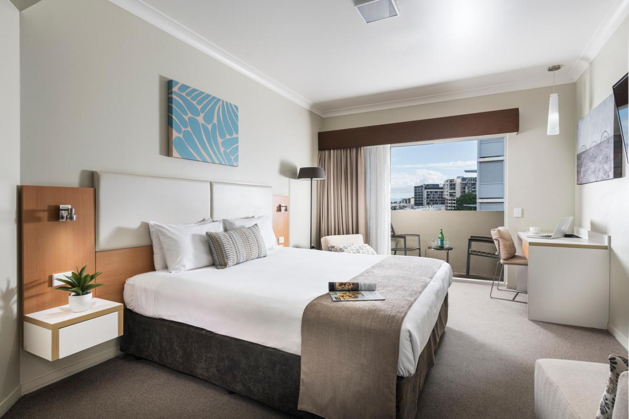 Aparthotel Grand And 4*