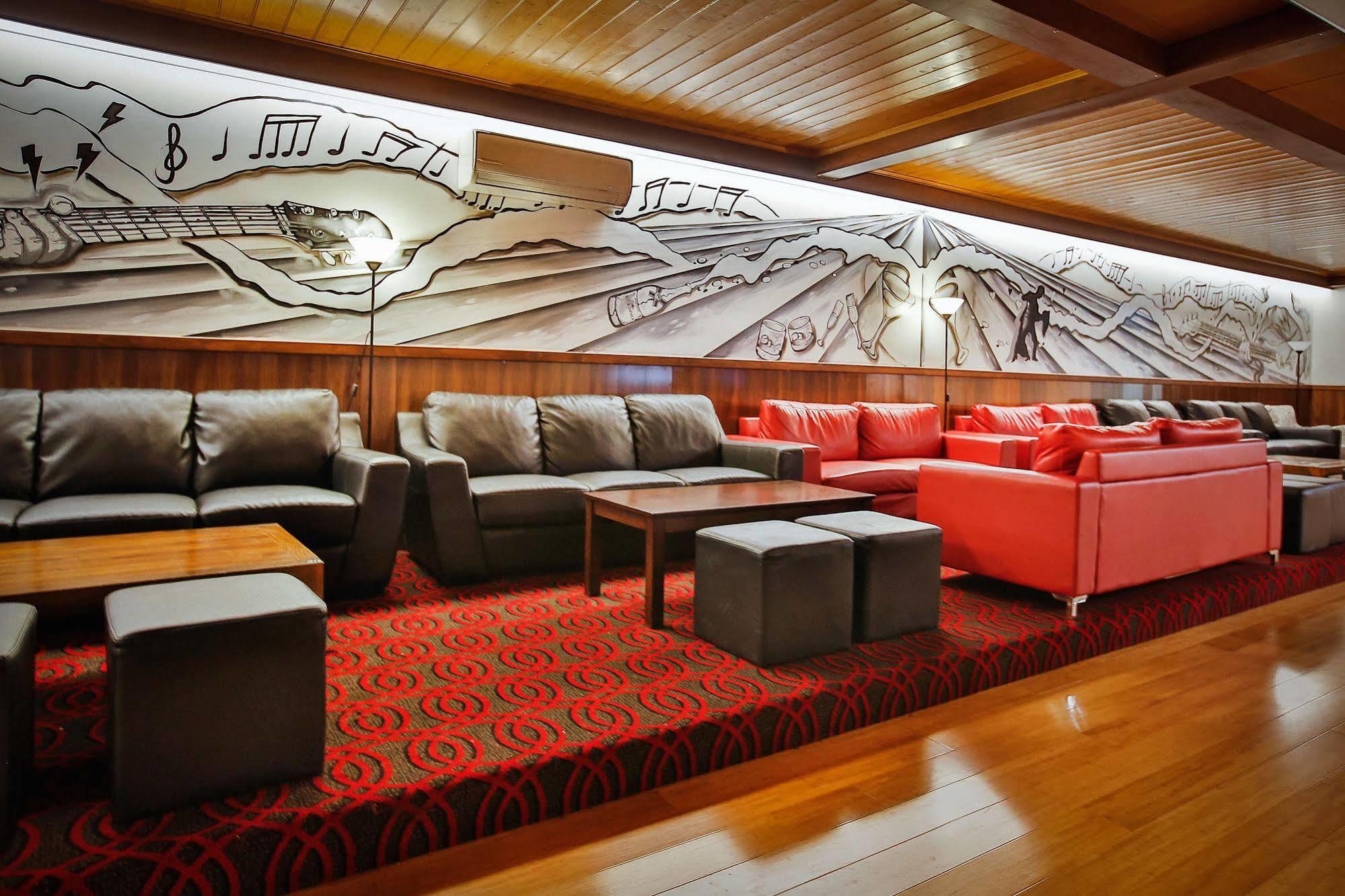 Hotel Madison Plaza 4*