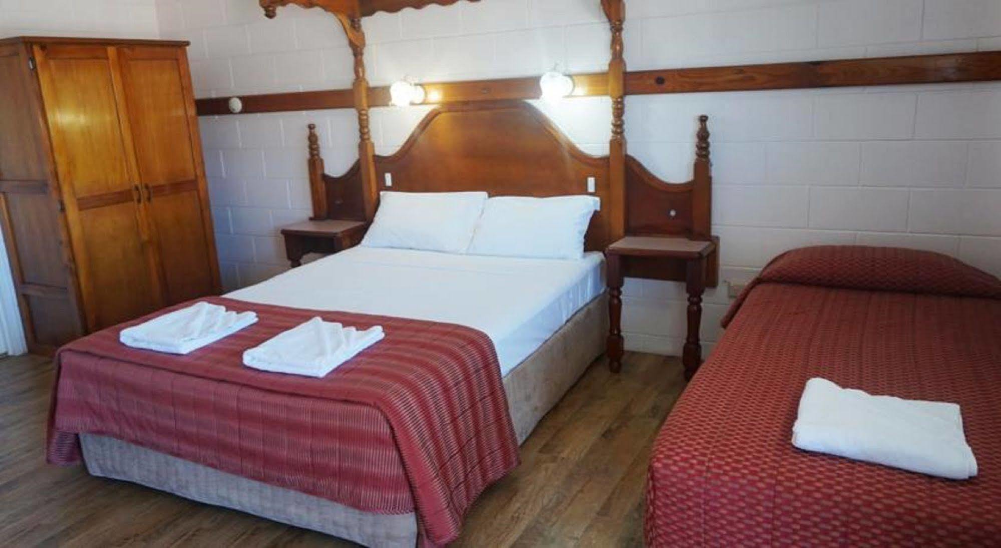 Yongala Lodge By The Strand Motel 3*