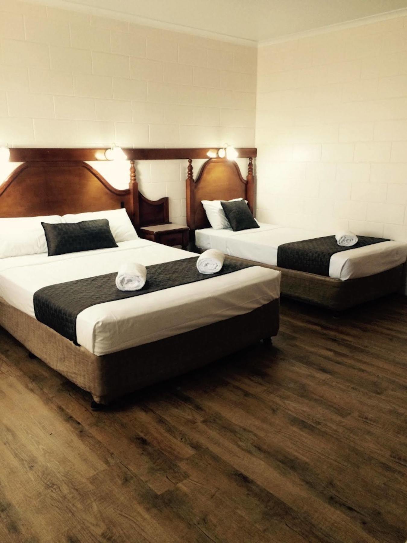 Yongala Lodge By The Strand Motel Townsville