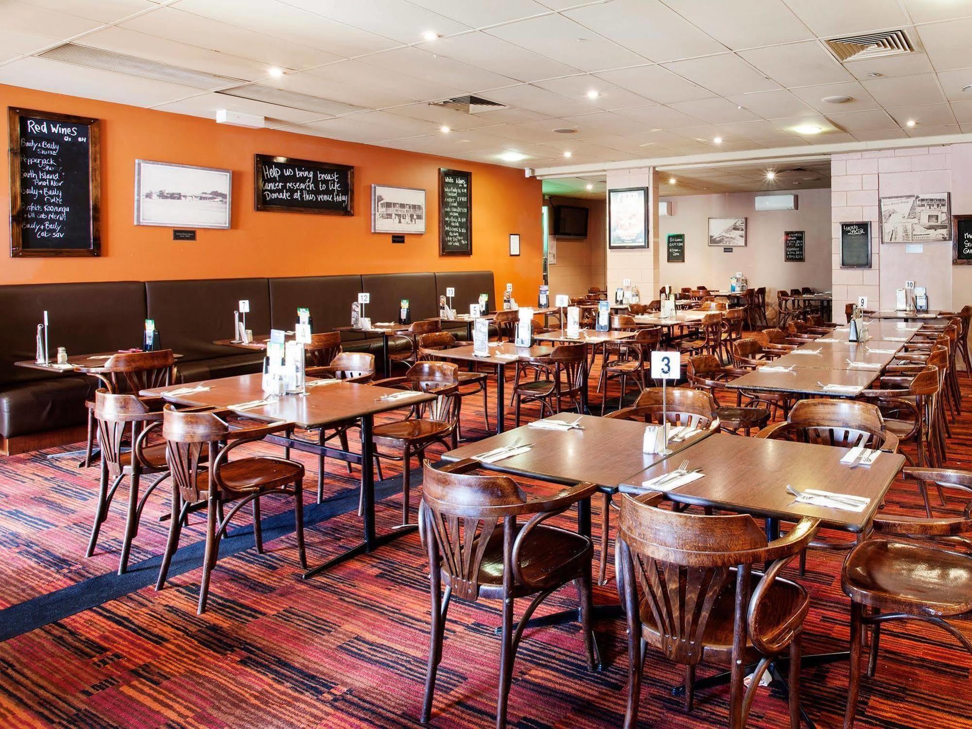 Upper Ross Hotel 2*