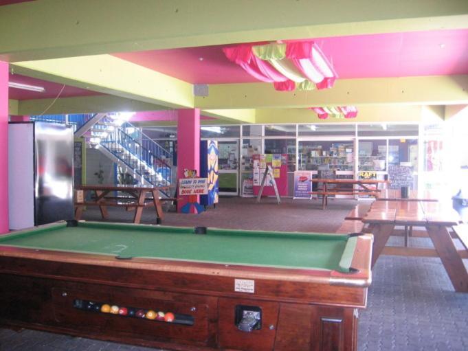 Hostel Adventurers Backpackers *