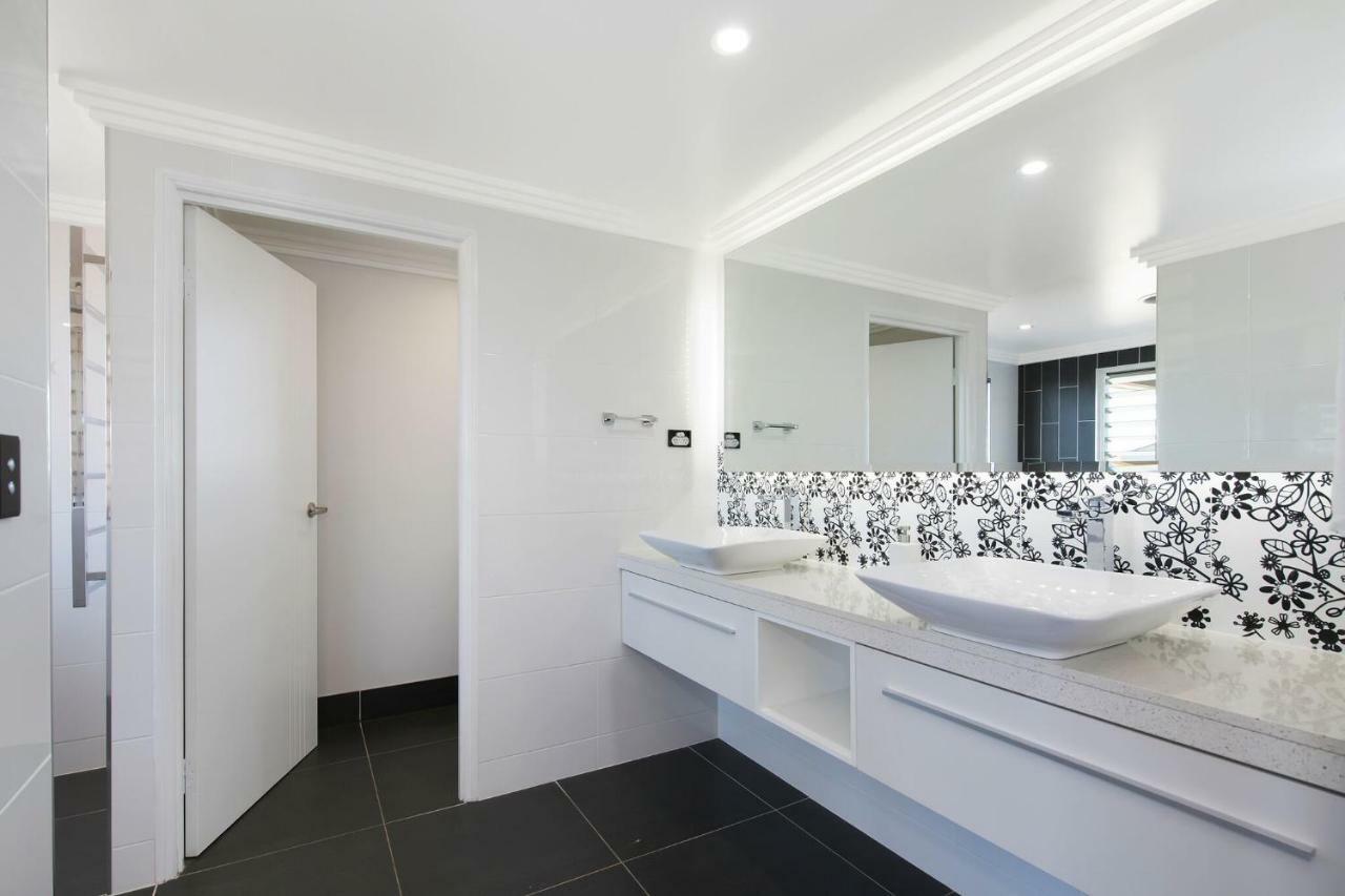 Modern Luxury Ocean Views Holiday home Townsville