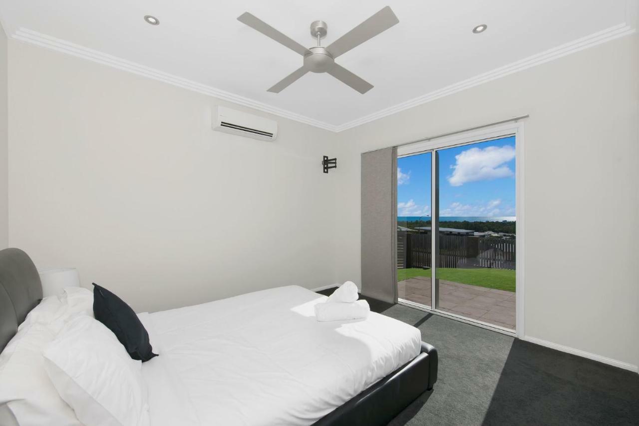 Modern Luxury Ocean Views Holiday home Townsville