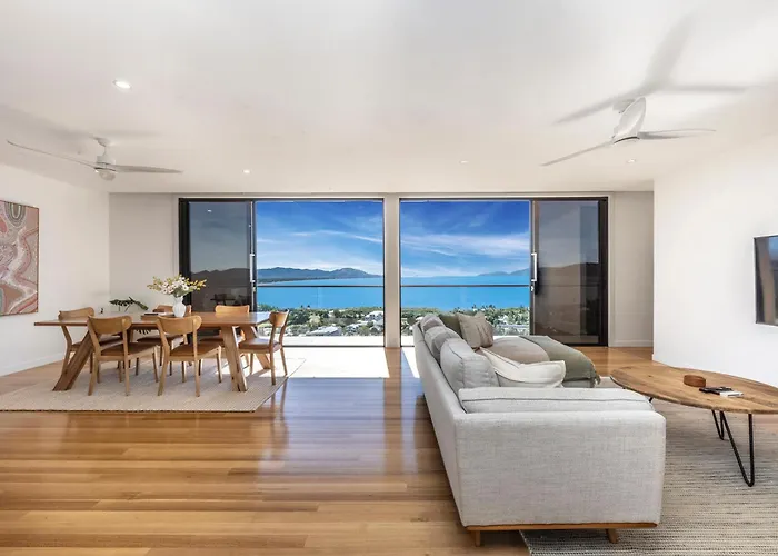 Incredible Views, Open Spaces, Holiday Villa Townsville