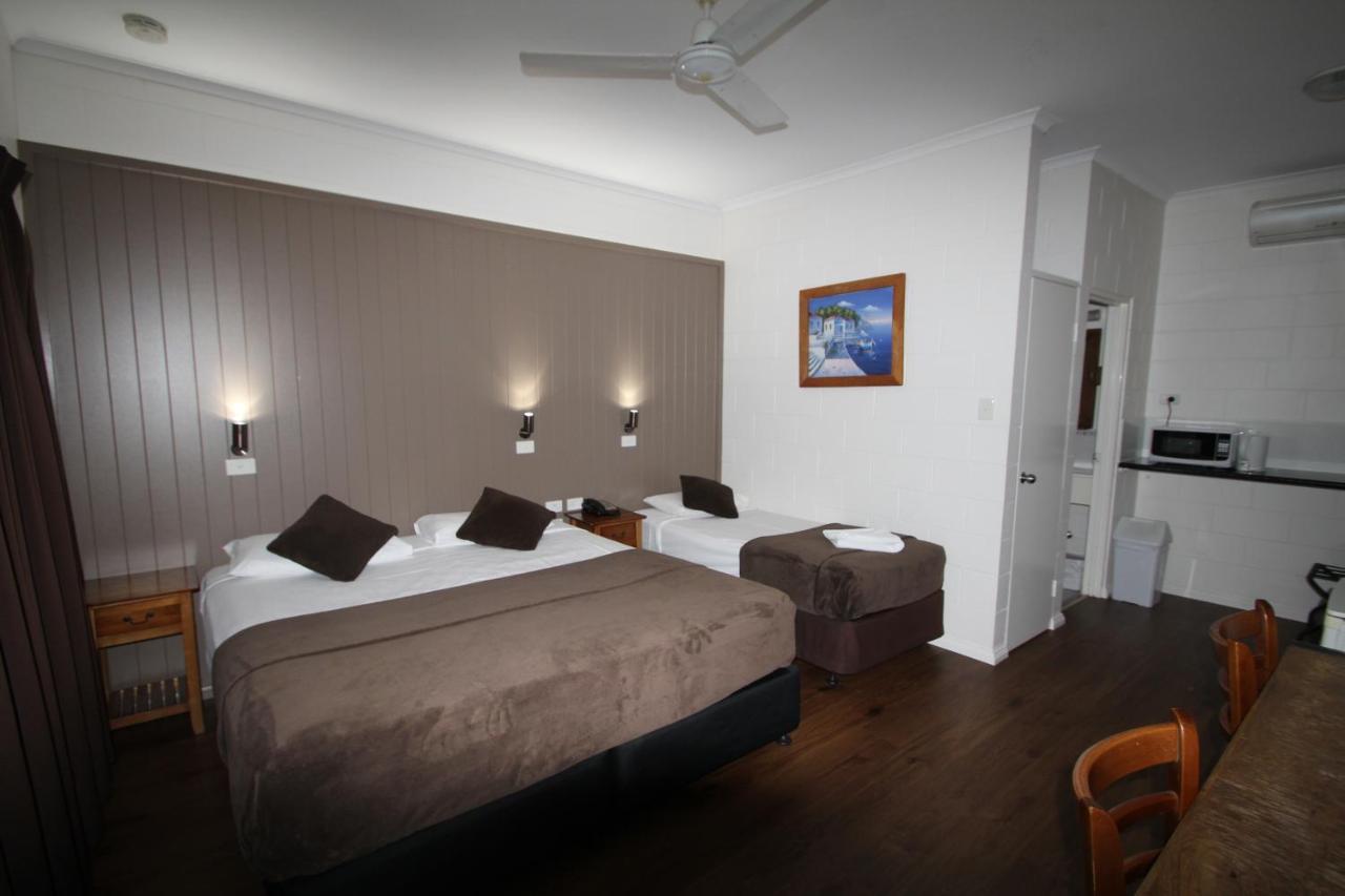 Colonial Rose Motel 3*