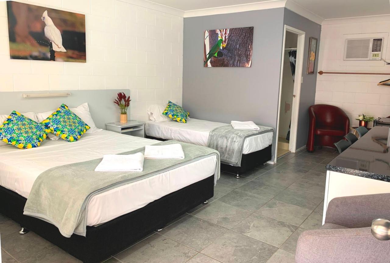 Motel Spanish Lace Motor