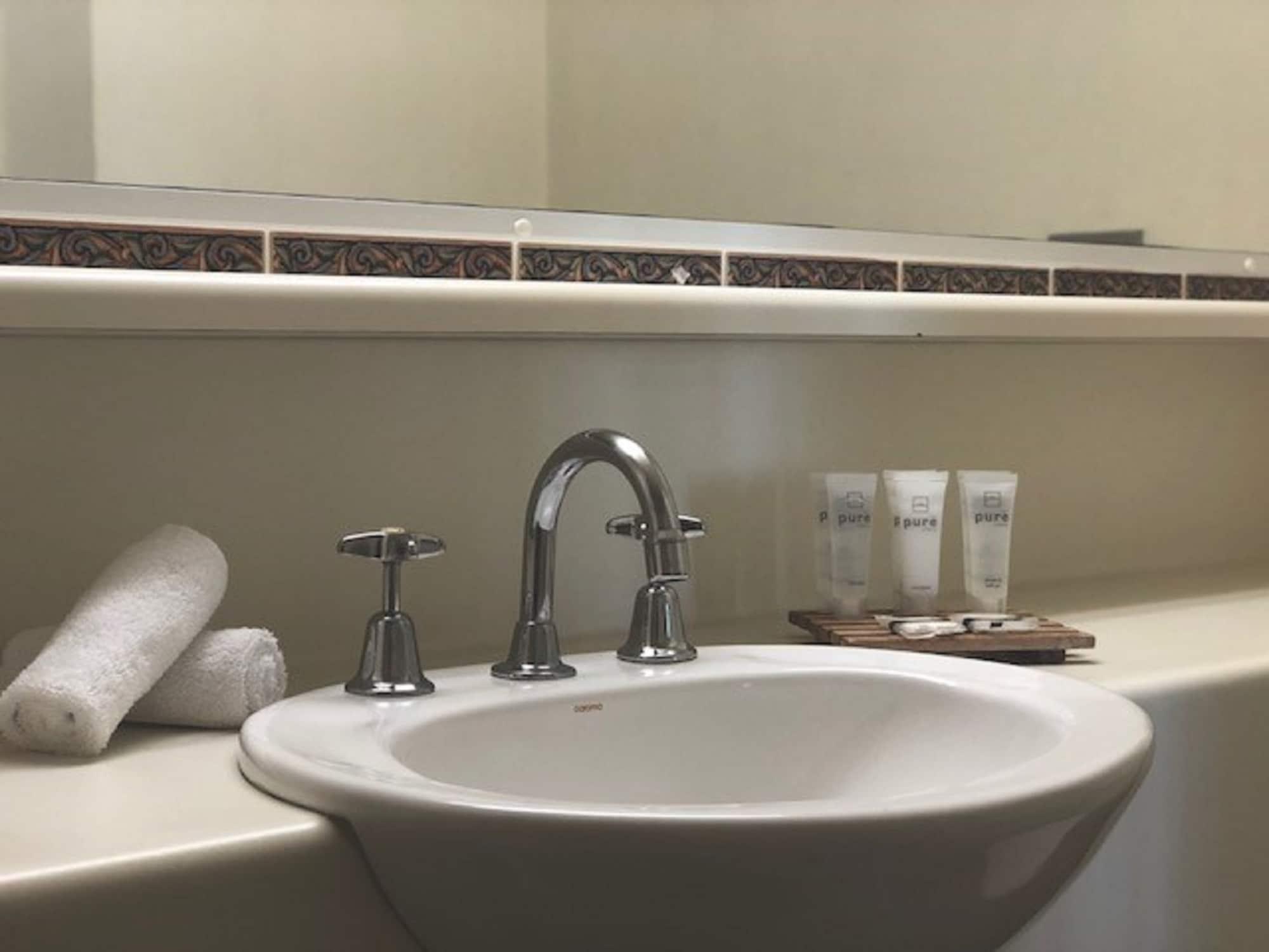 Motel Oasis Townsville, Surestay Collection By Bw Townsville