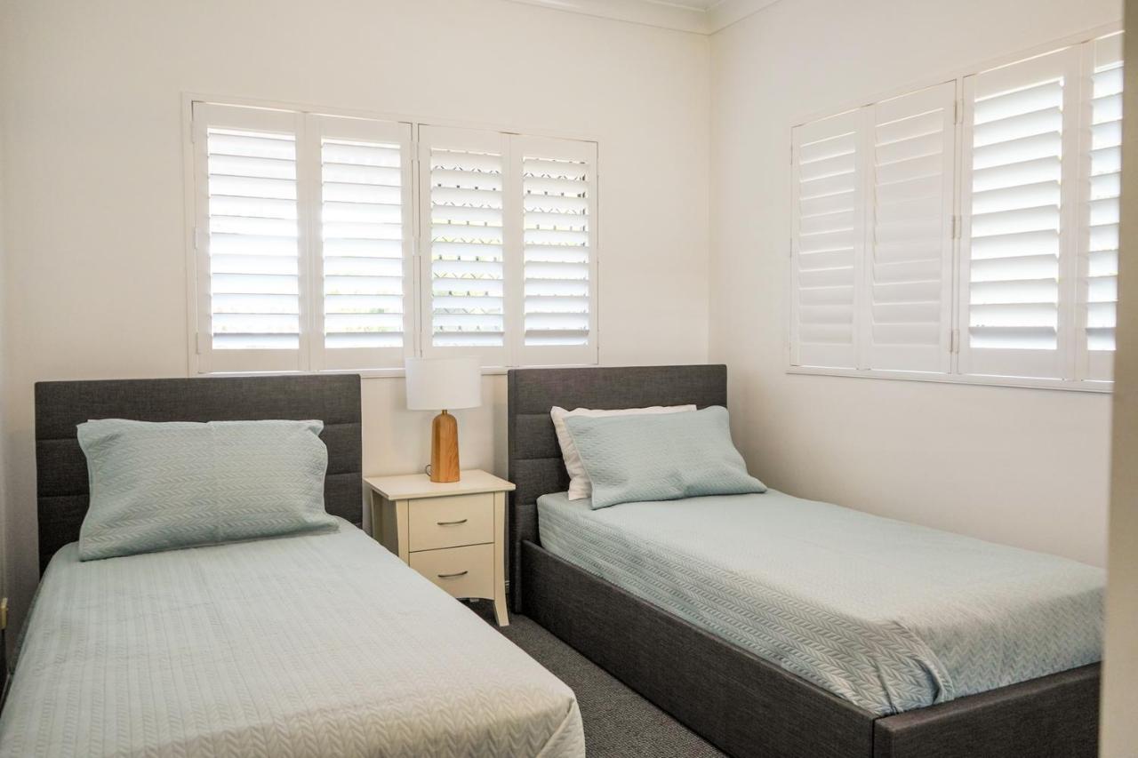 Apartment 4/100 The Esplanade Townsville