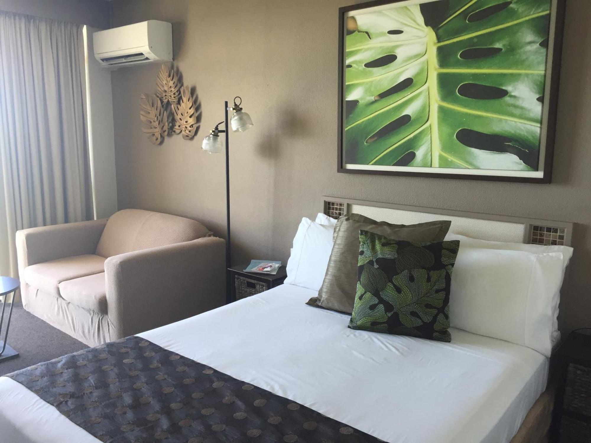 Beachfront Balcony Apartment Townsville