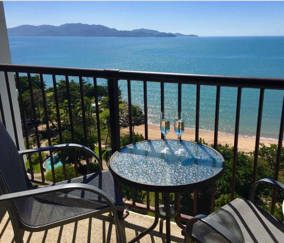Beachfront Balcony Apartment Townsville