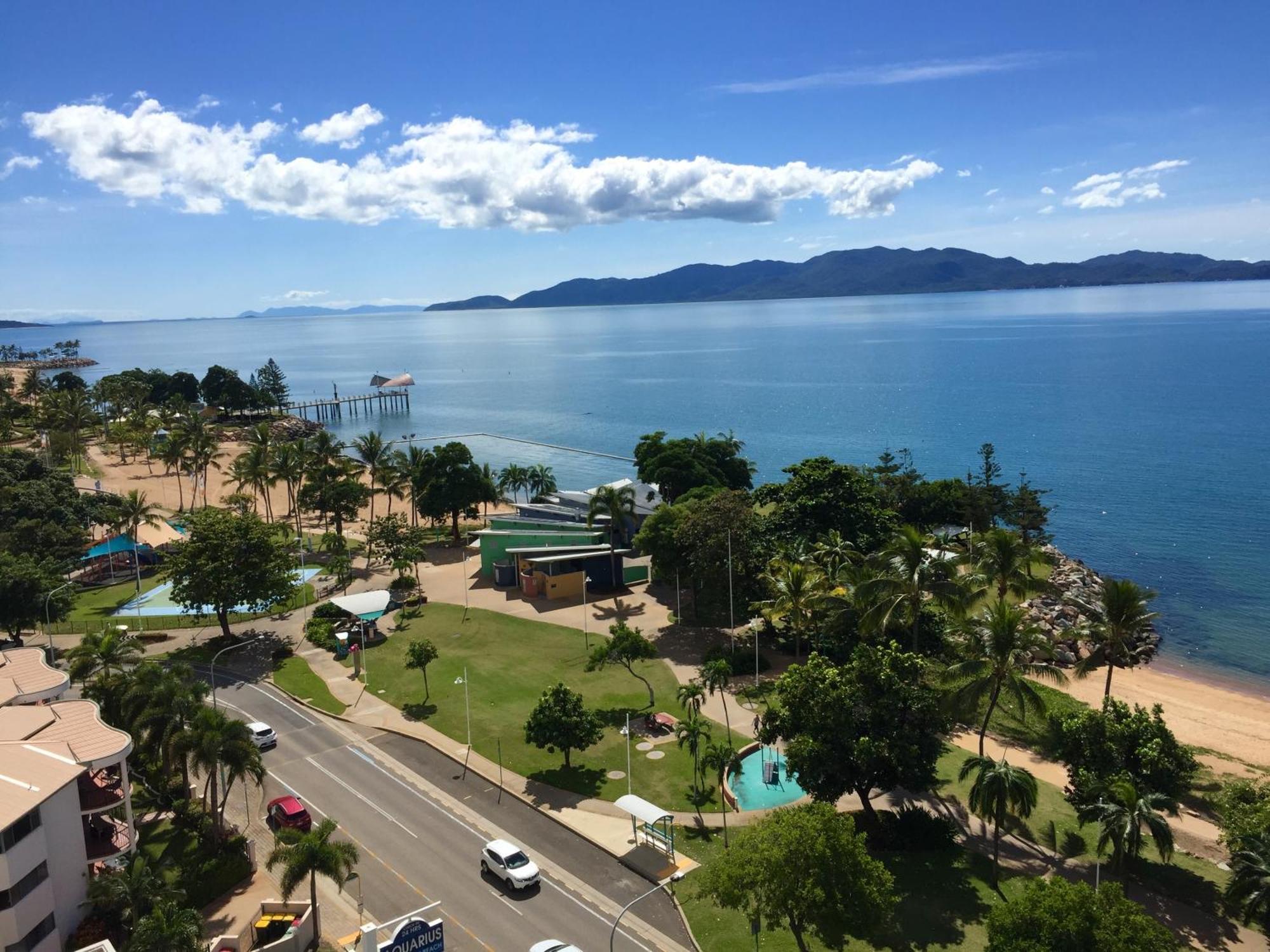 Beachfront Balcony Apartment Townsville
