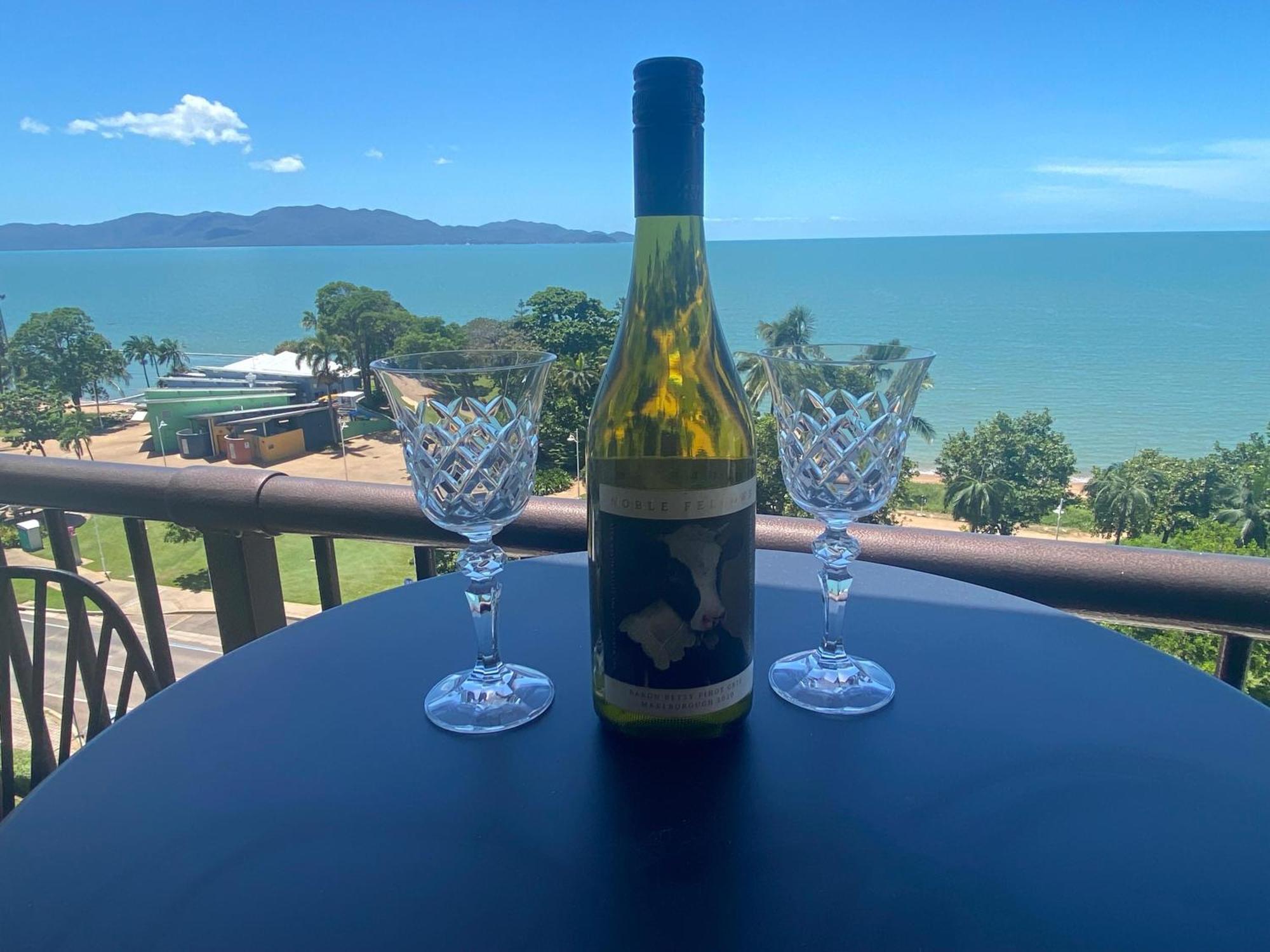 It's About The Views! Apartment Townsville