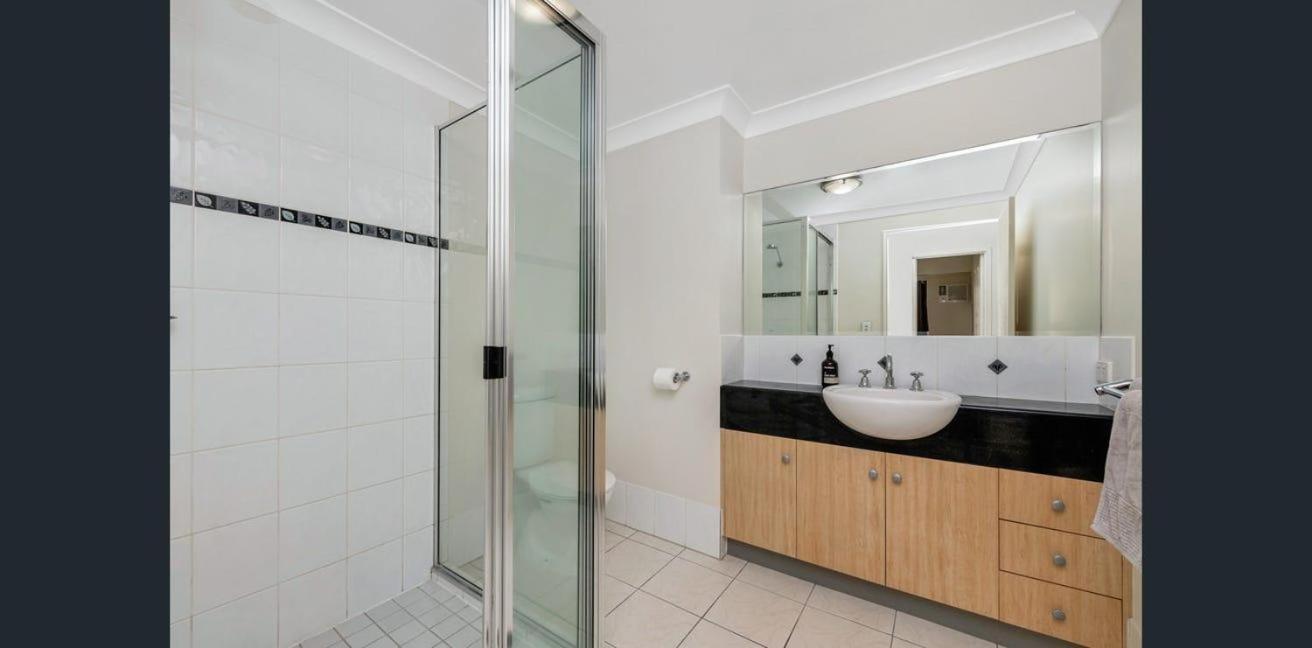 Breakwater 40 Apartment