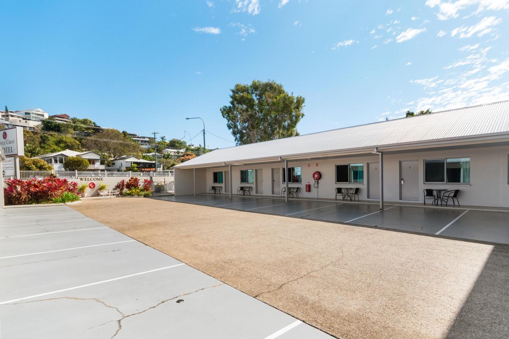 Castle Crest Motel 4*