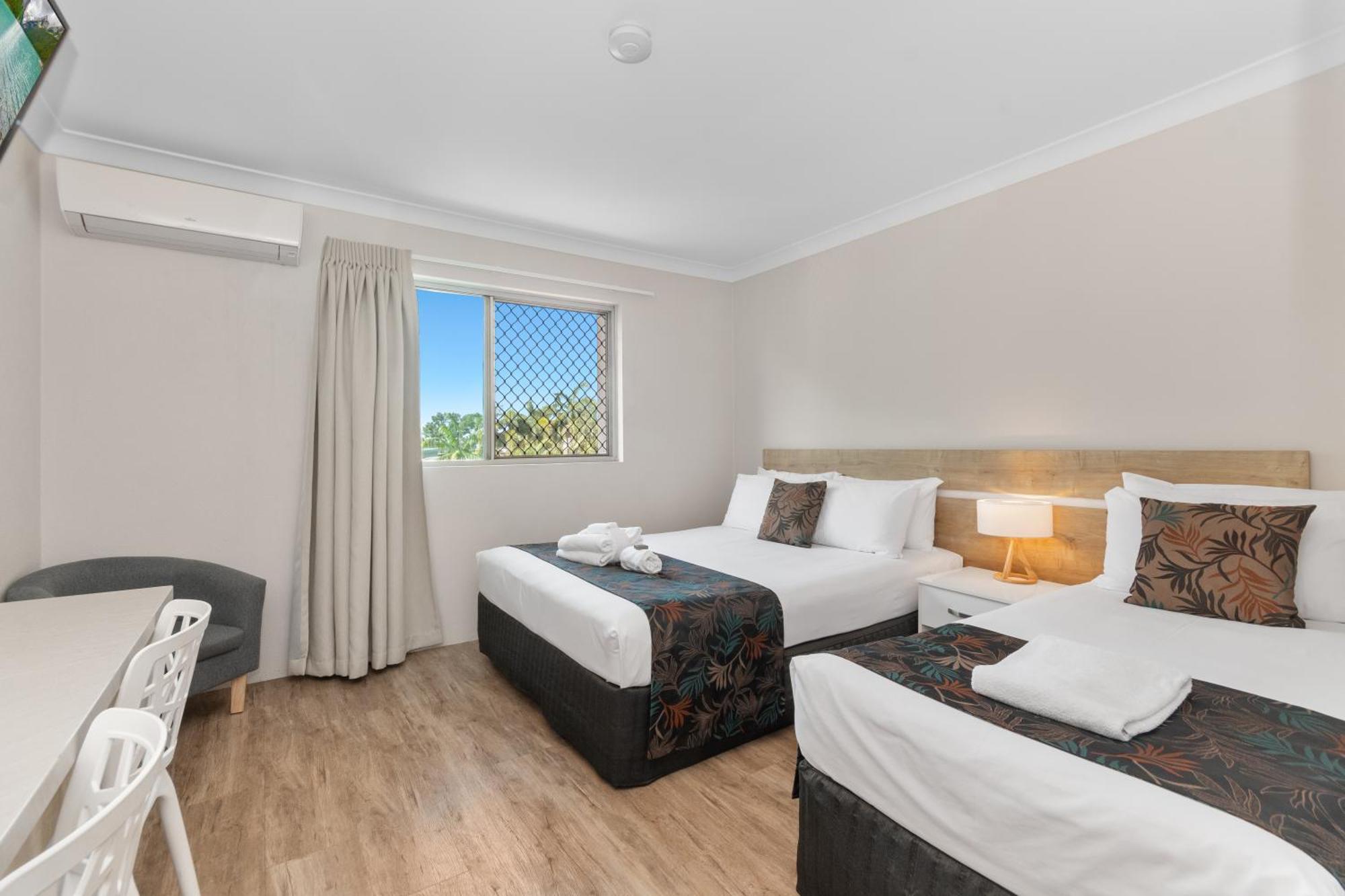 Castle Crest Motel 4*