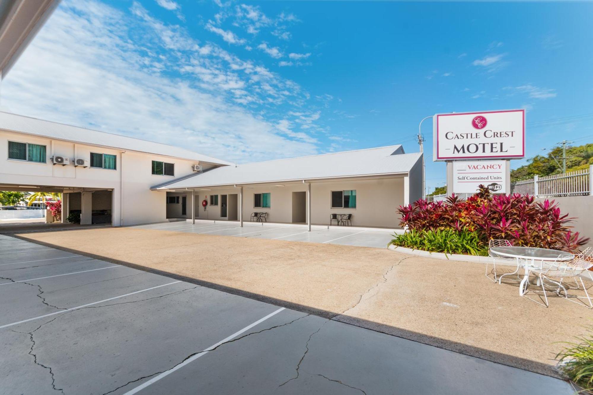 Castle Crest Motel 4*