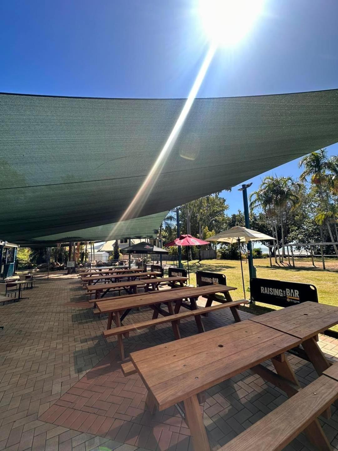 Bushland Tavern 4*