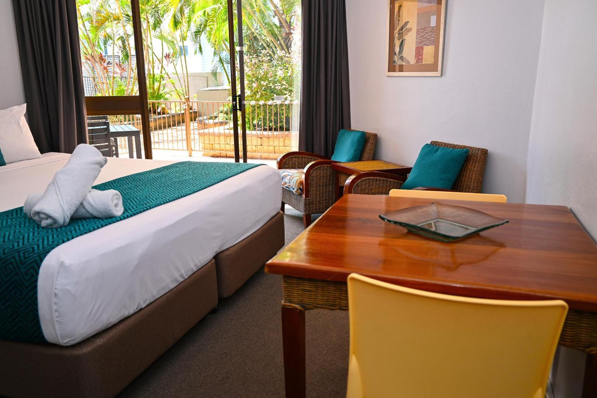Waters Edge The 4*
