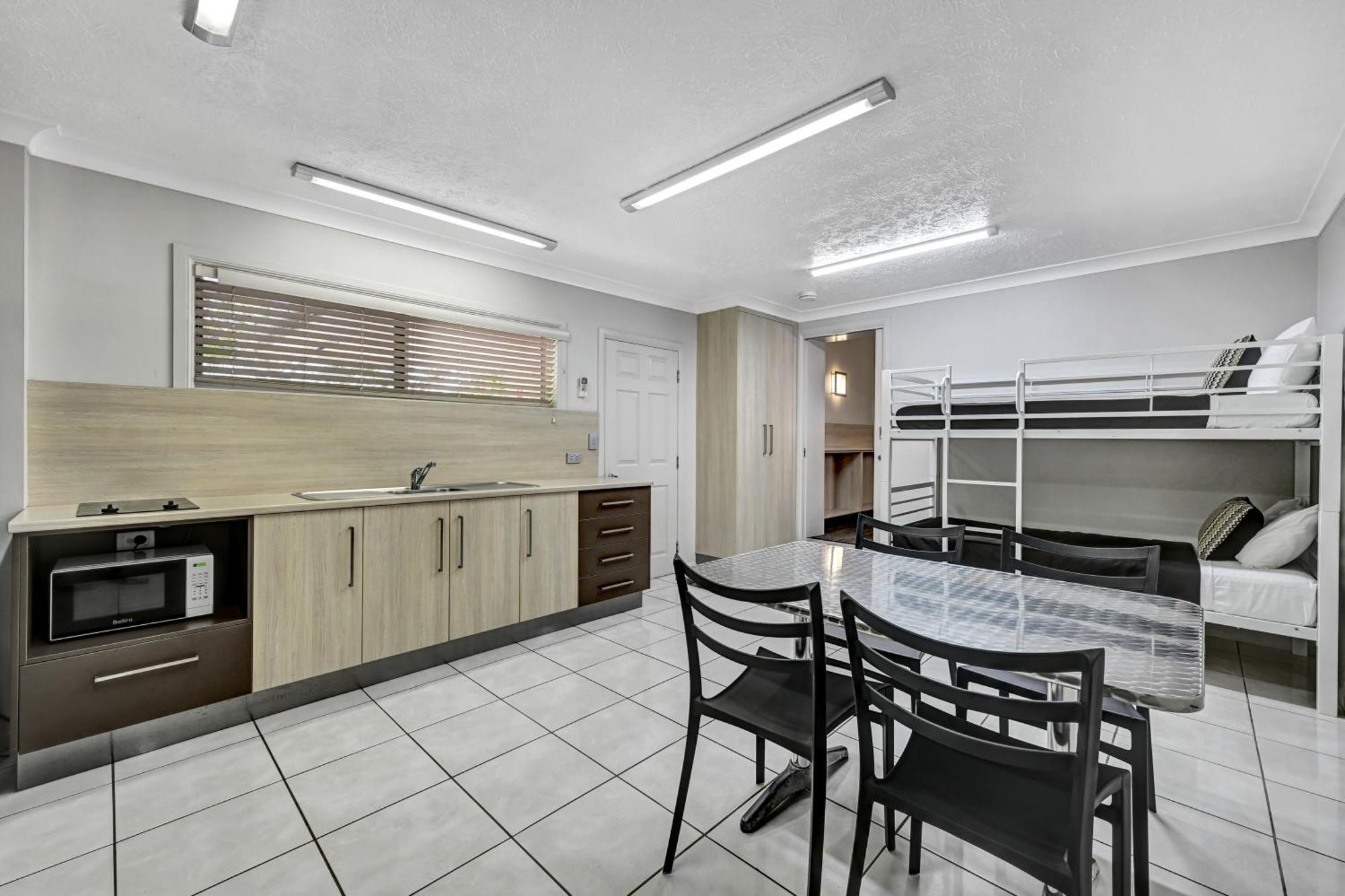 Oasis Townsville, Surestay Collection By Bw Motel