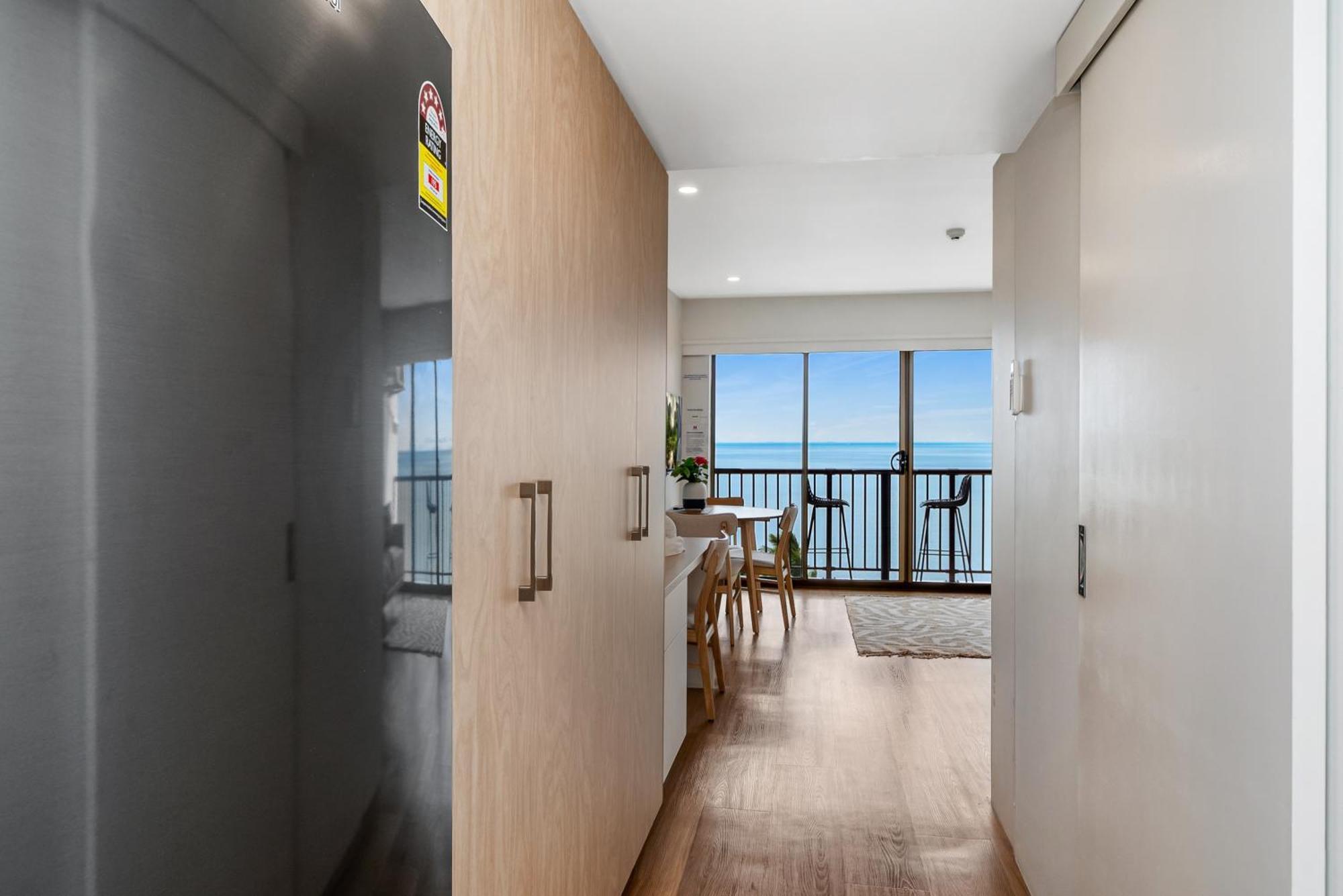 Apartment It's About The Views!