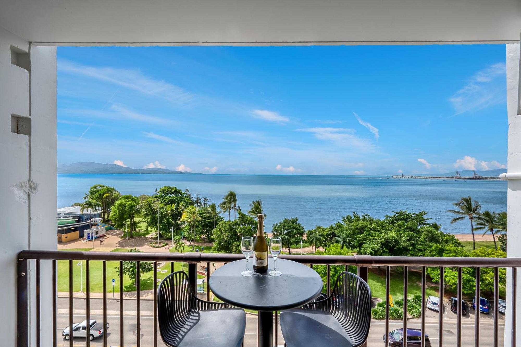 It's About The Views! Apartment Townsville
