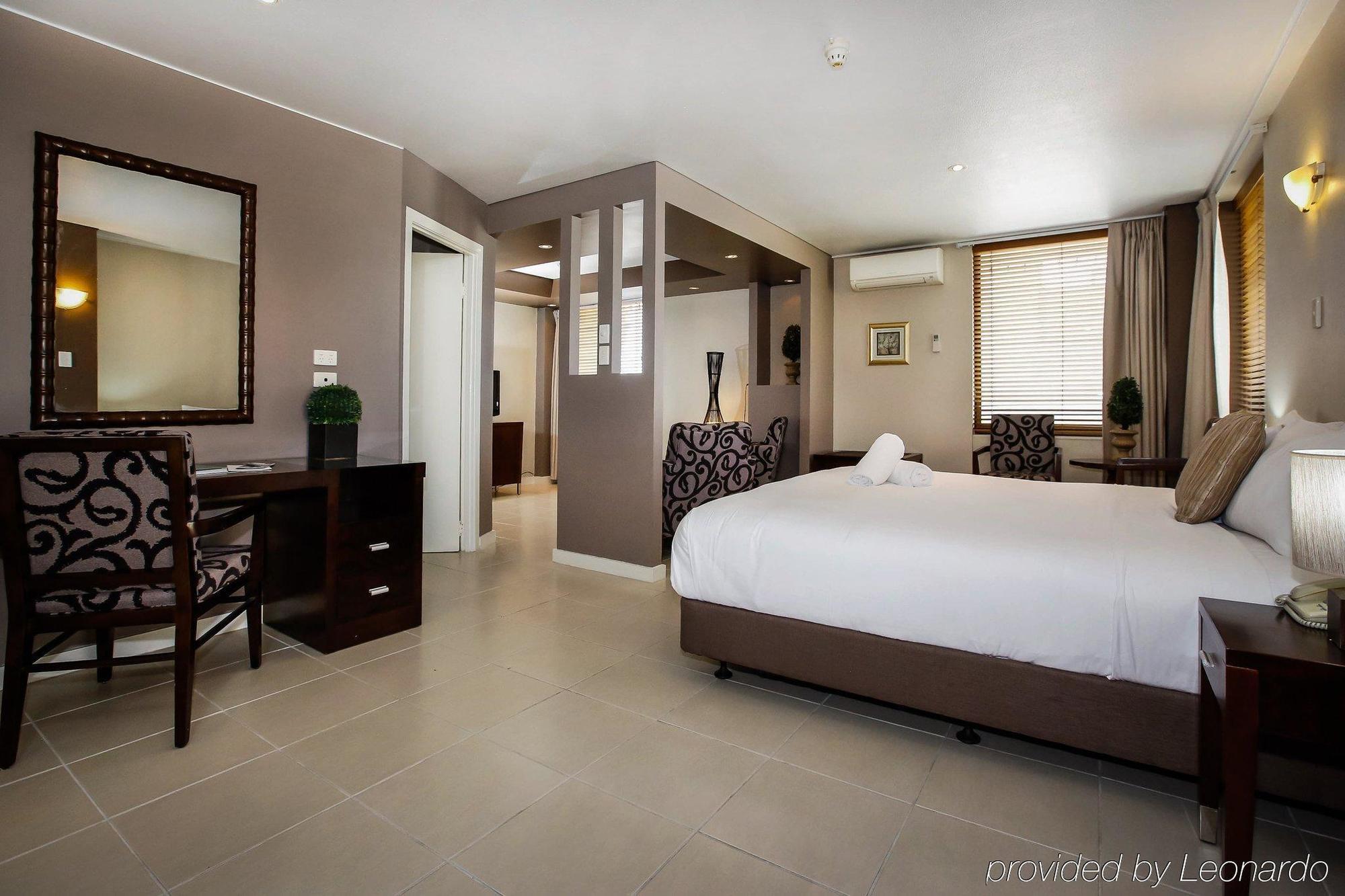 Hotel Madison Plaza 4*