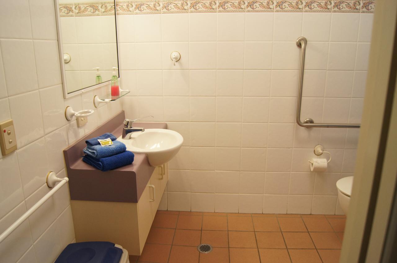 On Denham Motel 3*