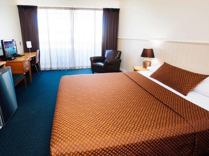 Motel Oasis Townsville, Surestay Collection By Bw Townsville