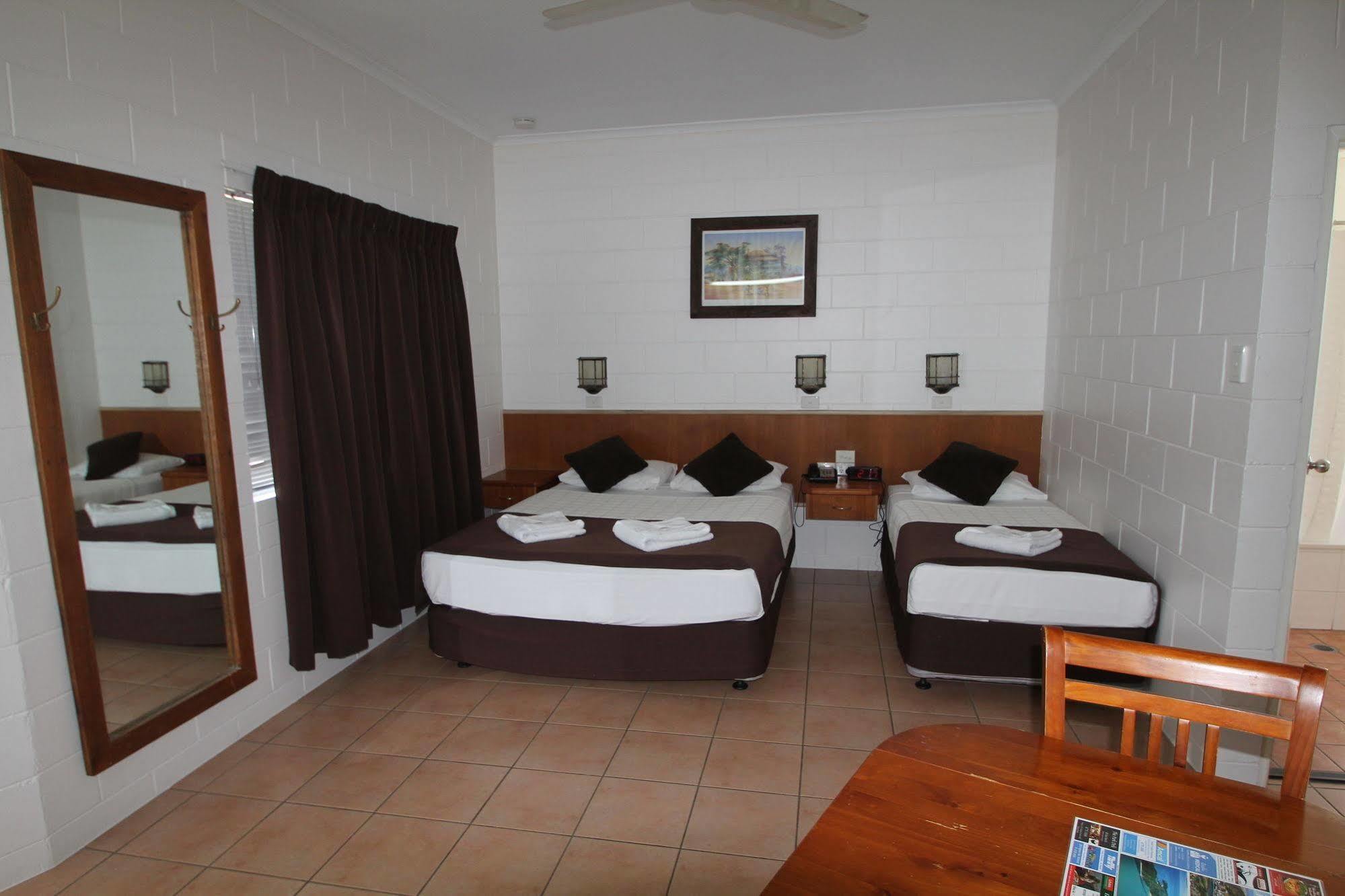 Colonial Rose 3*