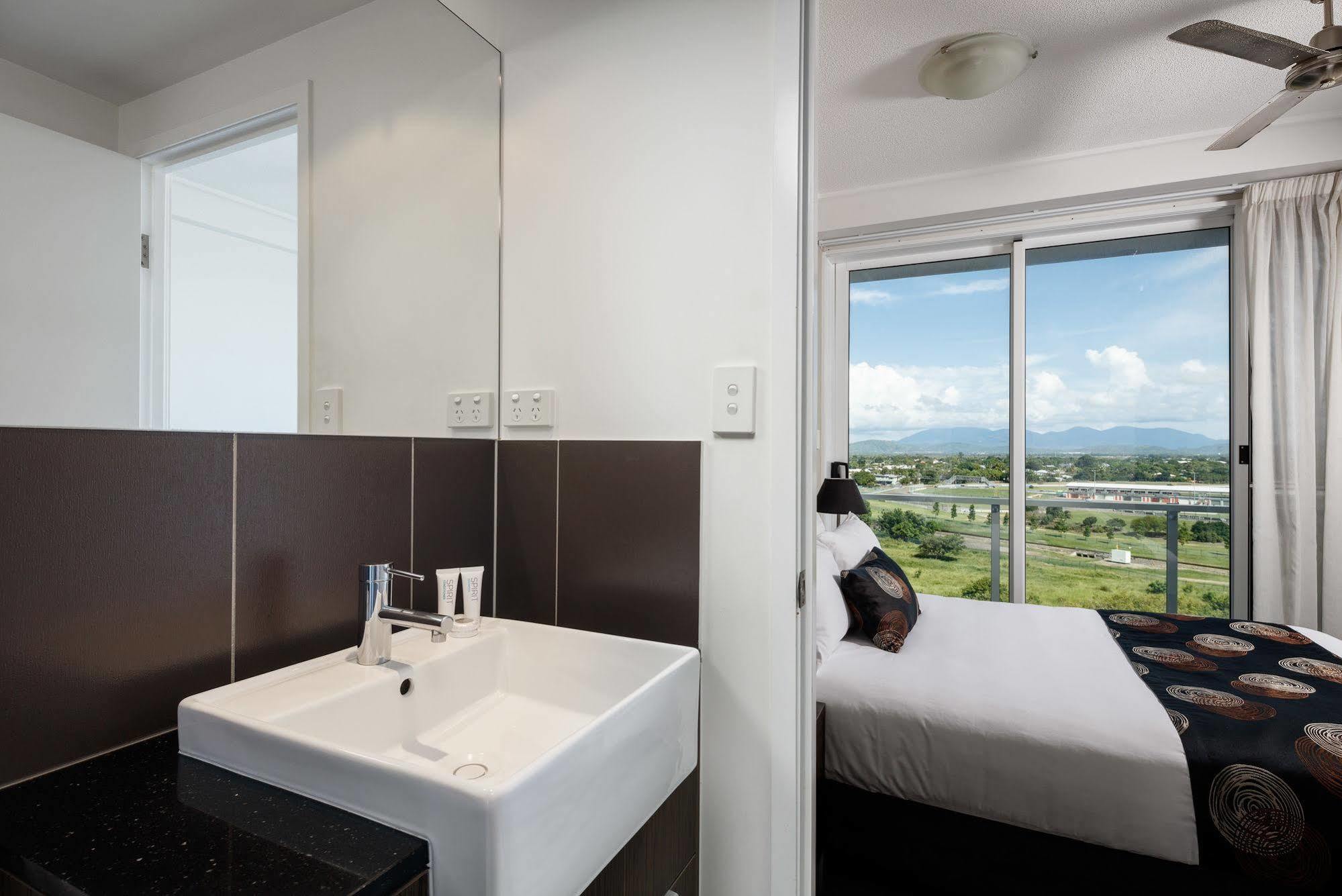 Holborn 4* Townsville